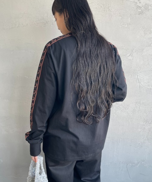 FRED PERRY（フレッドペリー）の「[FRED PERRY/フレッドペリー] コントラストトラックテープ ワンポイントロゴ刺繍ロンT（Tシャツ/カットソー・レディース・オートミール/ブラック・L/M/S）」の13枚目の写真