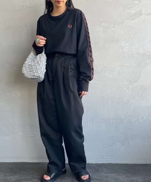 FRED PERRY（フレッドペリー）の「[FRED PERRY/フレッドペリー] コントラストトラックテープ ワンポイントロゴ刺繍ロンT（Tシャツ/カットソー・レディース・オートミール/ブラック・L/M/S）」の3枚目の写真