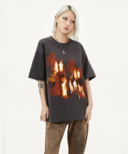 オーバーサイズ ファイヤーフォトプリントTシャツ（Tシャツ/カットソー）｜Ressaca（レサーカ）