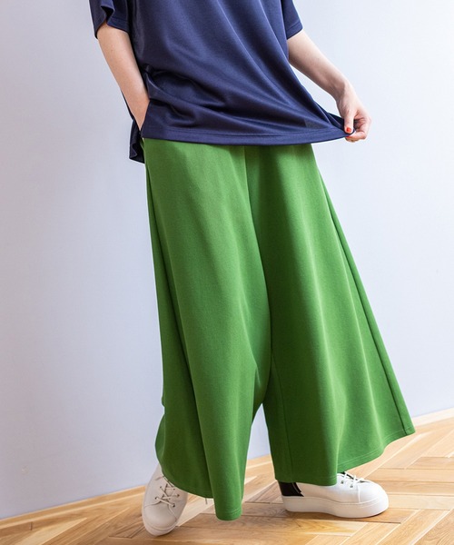 OSMOSIS(オズモーシス)の「ジャージーフレアーパンツ(その他パンツ・レディース・アッシュグレー/ライトベージュ/ブラック/グリーン・ONE SIZE)」の4枚目の写真