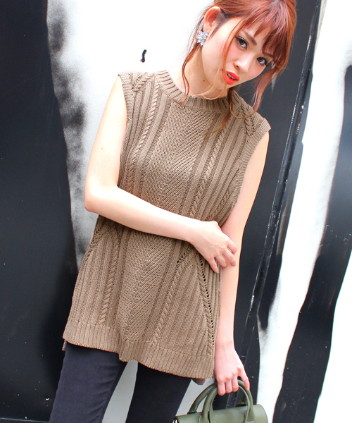 Chille anap（チルアナップ）の「ANAP/アナップ CHILLE ケーブルニットチュニックベスト（ニット/セーター・レディース・ブラック/カーキ/ワイン/モカ・FREE）」の2枚目の写真