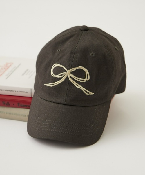 CIAOPANIC TYPY（チャオパニックティピー）の「【KIDS】リボン刺繍キャップ（キャップ・キッズ・ブラック/オフホワイト・ONE SIZE）」の2枚目の写真