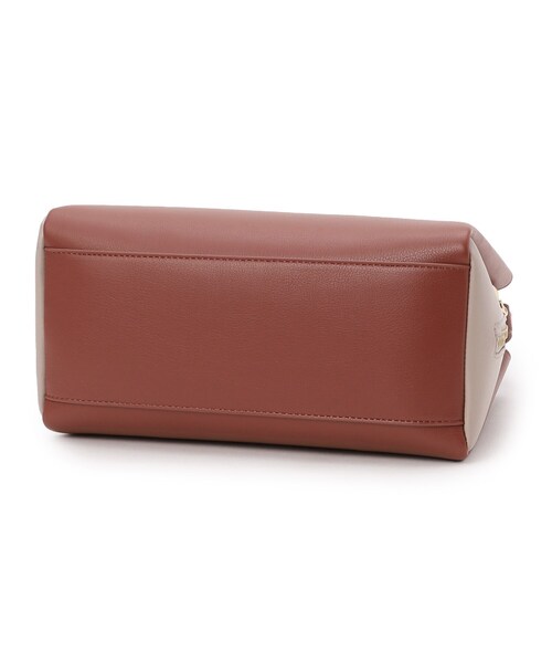 OPAQUE.CLIP（オペークドットクリップ）の「【2WAY】スムース合皮バイカラーミドルボストンバッグ（ボストンバッグ・レディース・ブラック系4/ブルー系4/レッド系6/ホワイト系9・00）」の9枚目の写真