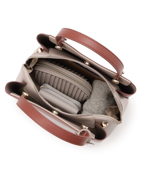 OPAQUE.CLIP（オペークドットクリップ）の「【2WAY】スムース合皮バイカラーミドルボストンバッグ（ボストンバッグ・レディース・ブラック系4/ブルー系4/レッド系6/ホワイト系9・00）」の14枚目の写真