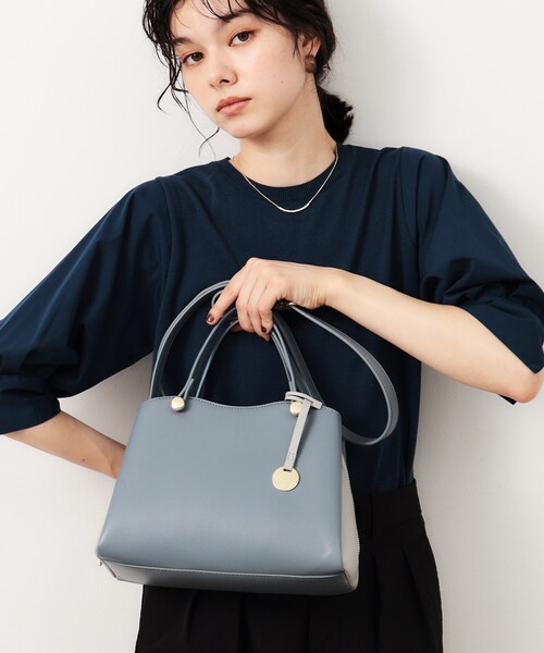 OPAQUE.CLIP（オペークドットクリップ）の「【2WAY】スムース合皮バイカラーミドルボストンバッグ（ボストンバッグ・レディース・ブラック系4/ブルー系4/レッド系6/ホワイト系9・00）」の20枚目の写真