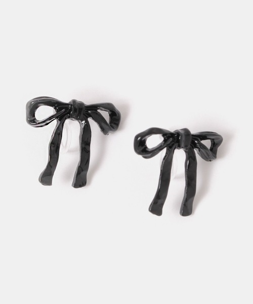 FOREVER 21（フォーエバー トゥエンティーワン）の「リボンノンホールピアス（イヤリング・レディース・ゴールド/ブラック/シルバー・FREE）」の2枚目の写真