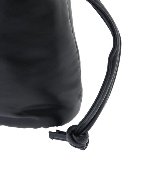 Green　Parks（グリーンパークス）の「OTO.HA 中綿ミニ巾着バッグ（ハンドバッグ・レディース・ブラック・FREE）」の7枚目の写真