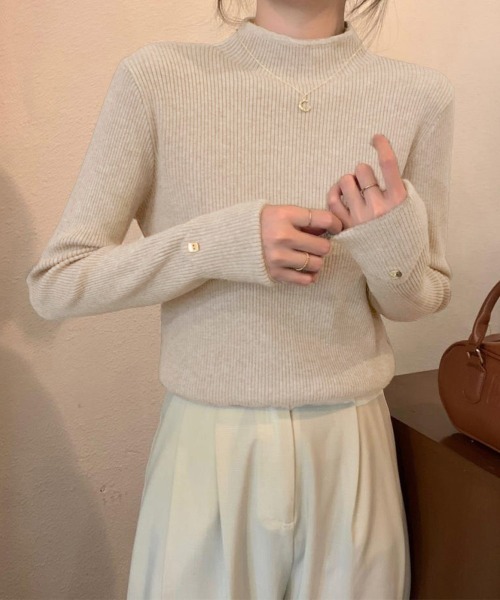 Miniministore（ミニミニストア）の「プチハイネックニットトップス 袖口ボタン（ニット/セーター・レディース・アイボリー/ブラック/カーキ/ブラウン/ベージュ・FREE）」の4枚目の写真