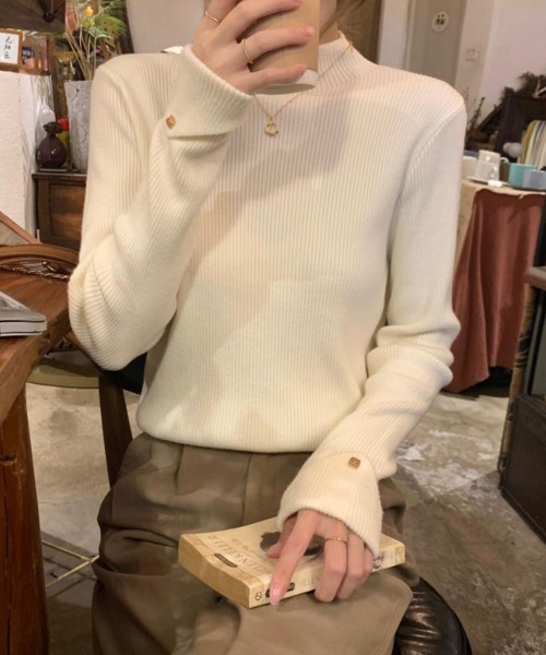 Miniministore（ミニミニストア）の「プチハイネックニットトップス 袖口ボタン（ニット/セーター・レディース・アイボリー/ブラック/カーキ/ブラウン/ベージュ・FREE）」の7枚目の写真