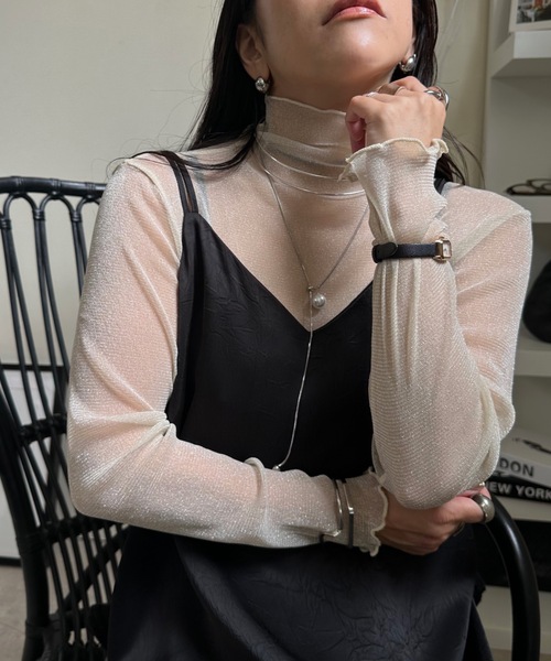 ULEULA（ウルア）の「ラメチュールハイネックカットソー（Tシャツ/カットソー・レディース・アイボリー/グレー/ブラック・FREE）」の2枚目の写真