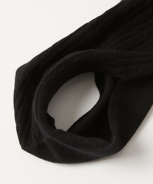 KATHARINE HAMNETT LONDON （キャサリンハムネットロンドン）の「KATHARINE HAMNETT LONDON/キャサリンハムネットロンドン カシミヤ混 ケーブルミニマフラー（マフラー・メンズ・ブラック/グレー/ネイビー・FREE）」の11枚目の写真