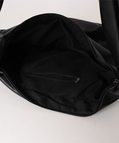 セール】【大容量・軽い◎】レザーライクシンプルハーフムーン