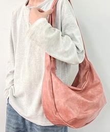 【大容量・軽い◎】レザーライクシンプルハーフムーンショルダーバッグ