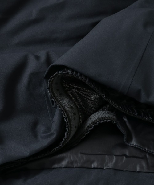 DESCENTE ALLTERRAIN（デサント　オルテライン）の「DESCENTE ALLTERRAIN　MOUNTAINEER（ダウンジャケット/コート・メンズ・ネイビー/ブラック・LARGE/MEDIUM）」の14枚目の写真