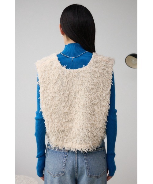 AZUL by moussy(アズールバイマウジー)の「フェザーVネックベスト(ベスト・レディース・グレー/アイボリー/ブラック・FREE)」の9枚目の写真