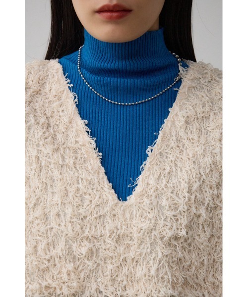 AZUL by moussy(アズールバイマウジー)の「フェザーVネックベスト(ベスト・レディース・グレー/アイボリー/ブラック・FREE)」の10枚目の写真