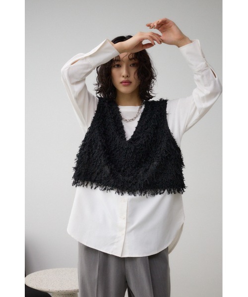 AZUL by moussy(アズールバイマウジー)の「フェザーVネックベスト(ベスト・レディース・グレー/アイボリー/ブラック・FREE)」の15枚目の写真