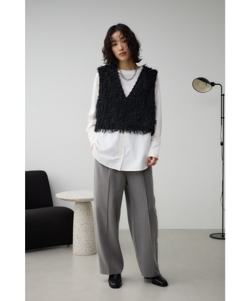 AZUL by moussy(アズールバイマウジー)の「フェザーVネックベスト(ベスト・レディース・グレー/アイボリー/ブラック・FREE)」の16枚目の写真