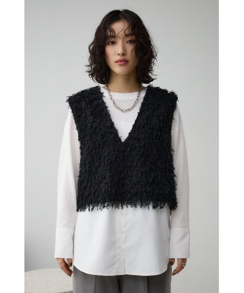 AZUL by moussy(アズールバイマウジー)の「フェザーVネックベスト(ベスト・レディース・グレー/アイボリー/ブラック・FREE)」の17枚目の写真