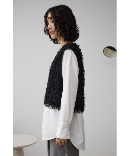 AZUL by moussy(アズールバイマウジー)の「フェザーVネックベスト(ベスト・レディース・グレー/アイボリー/ブラック・FREE)」の18枚目の写真