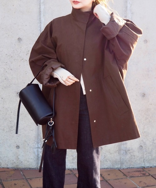 LAULEN（ローレン）の「stand neck drop shoulder jacket /スタンドネック ドロップショルダー オーバーサイズ ライトアウター（ステンカラーコート・レディース・ブラウン/アイボリー/ブラック・FREE）」の4枚目の写真