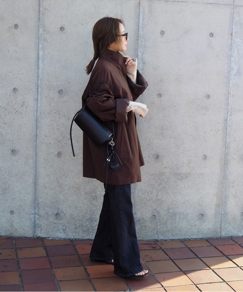LAULEN（ローレン）の「stand neck drop shoulder jacket /スタンドネック ドロップショルダー オーバーサイズ ライトアウター（ステンカラーコート・レディース・ブラウン/アイボリー/ブラック・FREE）」の7枚目の写真