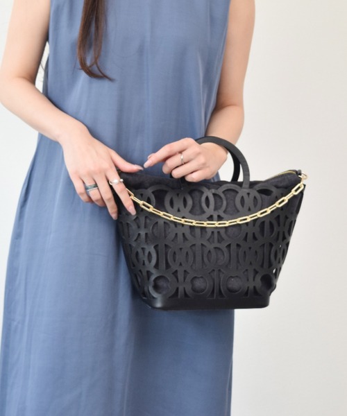 ANITA BILARDI(アニタビラルディ)の「【ANITA BILARDI】カットワークレザーバスケットバッグ(Q56323)(トートバッグ・レディース・ブラック・ALL)」の1枚目の写真