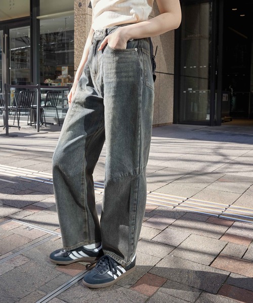 CHAN ME(チャンミ)の「ワイドコクーンデニムパンツ(デニムパンツ・レディース・インディゴブルー/ブルー系その他/ライトブルー・MEDIUM/LARGE/X-LARGE)」の13枚目の写真