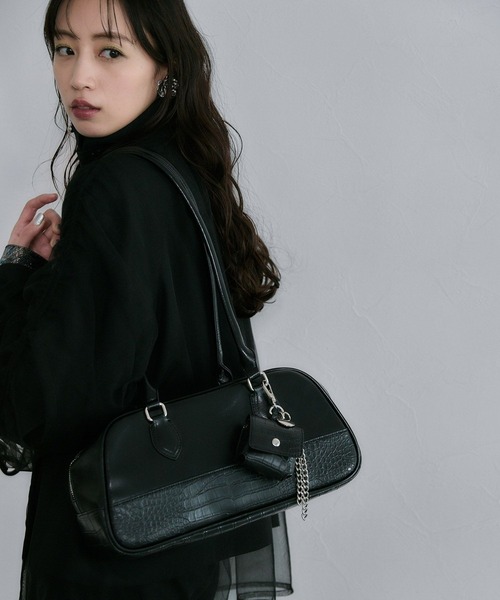 HARE（ハレ）の「チャームツキボストンバッグ(HARE)（ボストンバッグ・レディース・ブラック/レッド・FREE）」の9枚目の写真