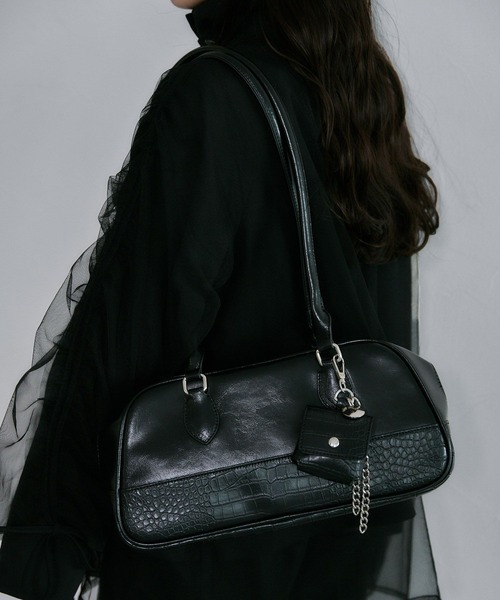 HARE（ハレ）の「チャームツキボストンバッグ(HARE)（ボストンバッグ・レディース・ブラック/レッド・FREE）」の6枚目の写真