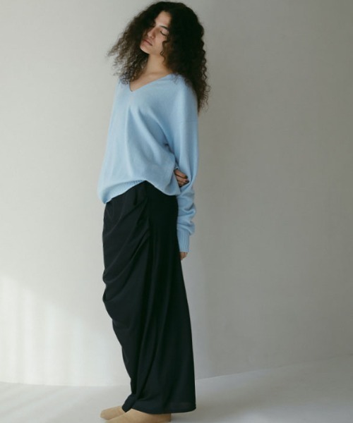 ETRE TOKYO（エトレトウキョウ）の「サイドランダムギャザーロングスカート（スカート・レディース・グレー/ネイビー・S/M）」の3枚目の写真