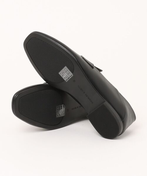 CHARLES & KEITH(チャールズ & キース)の「アーモンドトゥ ペニーローファー(ローファー・レディース・ブラック/ブラウン/ホワイト・23cm/22.5cm/24.5cm/23.5cm/25.5cm/25cm)」の8枚目の写真