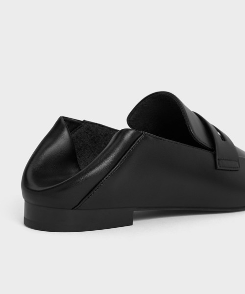 CHARLES & KEITH(チャールズ & キース)の「アーモンドトゥ ペニーローファー(ローファー・レディース・ブラック/ブラウン/ホワイト・23cm/22.5cm/24.5cm/23.5cm/25.5cm/25cm)」の5枚目の写真