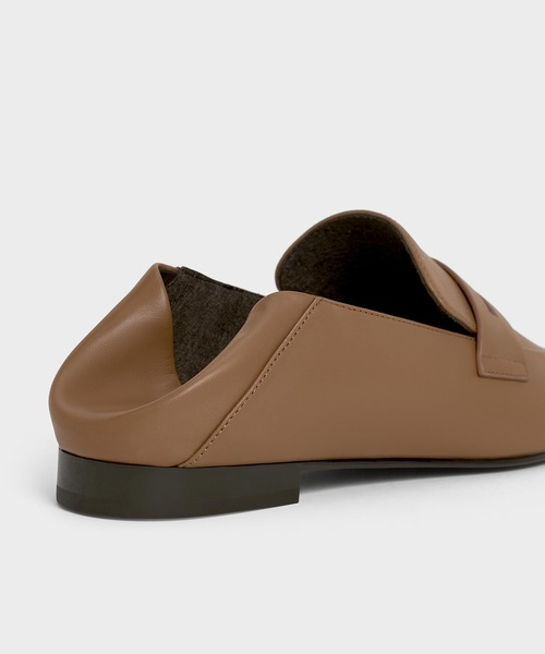 CHARLES & KEITH(チャールズ & キース)の「アーモンドトゥ ペニーローファー(ローファー・レディース・ブラック/ブラウン/ホワイト・23cm/22.5cm/24.5cm/23.5cm/25.5cm/25cm)」の10枚目の写真