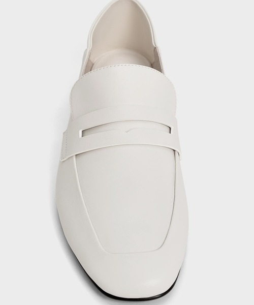 CHARLES & KEITH(チャールズ & キース)の「アーモンドトゥ ペニーローファー(ローファー・レディース・ブラック/ブラウン/ホワイト・23cm/22.5cm/24.5cm/23.5cm/25.5cm/25cm)」の15枚目の写真