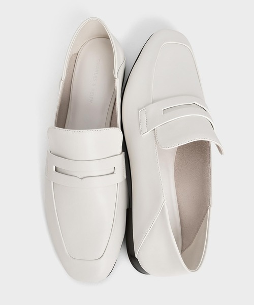 CHARLES & KEITH(チャールズ & キース)の「アーモンドトゥ ペニーローファー(ローファー・レディース・ブラック/ブラウン/ホワイト・23cm/22.5cm/24.5cm/23.5cm/25.5cm/25cm)」の16枚目の写真