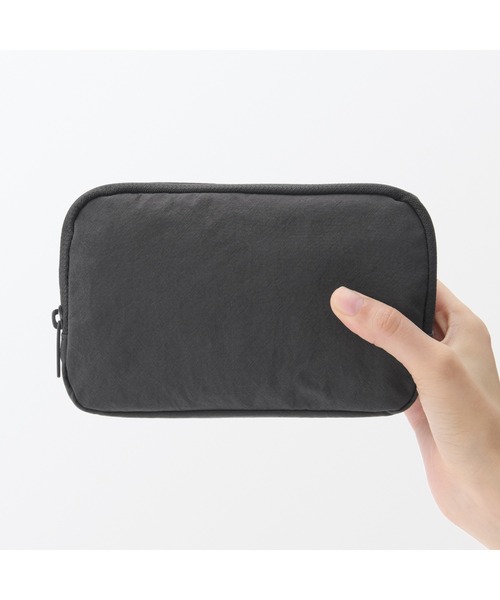 無印良品(ムジルシリョウヒン)の「リンクルナイロン 大きく開くポーチ L 約18×11.5×7cm(ポーチ・レディース・ダークグレー/ピンク/グレー・FREE)」の14枚目の写真
