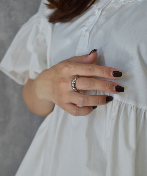 BROTHERHOOD(ブラザーフッド)の「【earyear】Ripple Band design peti Volume Ring(リング・レディース・シルバー/ゴールド・SMALL/MEDIUM/LARGE)」の5枚目の写真