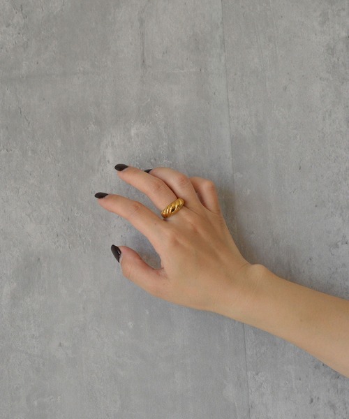 BROTHERHOOD(ブラザーフッド)の「【earyear】Ripple Band design peti Volume Ring(リング・レディース・シルバー/ゴールド・SMALL/MEDIUM/LARGE)」の12枚目の写真