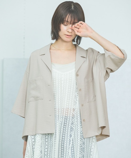 LAKOLE(ラコレ)の「【セットアップ対応/多機能ウェア】サップVTG開襟シャツ / 452732(シャツ/ブラウス・レディース・スミクロ/チャコールグレー/ライトベージュ・FREE)」の1枚目の写真