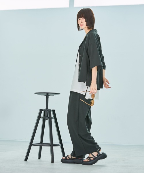 LAKOLE(ラコレ)の「【セットアップ対応/多機能ウェア】サップVTG開襟シャツ / 452732(シャツ/ブラウス・レディース・スミクロ/チャコールグレー/ライトベージュ・FREE)」の5枚目の写真