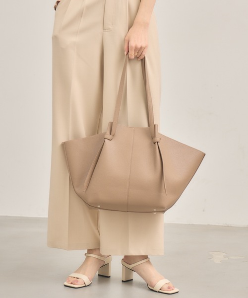 NEUNA（ヌナ）の「【ポーチ付き！】ノットフェイクレザーバッグ（トートバッグ・レディース・モカ/ブラック/アイボリー・FREE）」の8枚目の写真