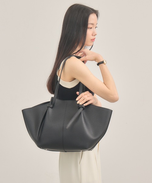 NEUNA（ヌナ）の「【ポーチ付き！】ノットフェイクレザーバッグ（トートバッグ・レディース・モカ/ブラック/アイボリー・FREE）」の22枚目の写真