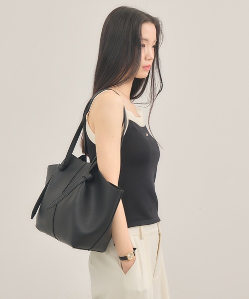 NEUNA（ヌナ）の「【ポーチ付き！】ノットフェイクレザーバッグ（トートバッグ・レディース・モカ/ブラック/アイボリー・FREE）」の10枚目の写真