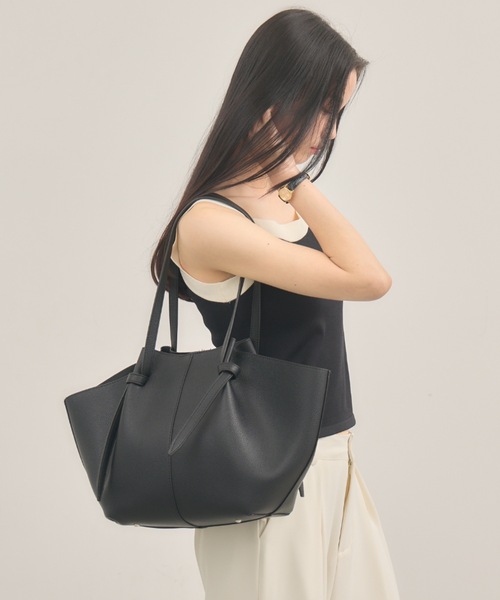 NEUNA（ヌナ）の「【ポーチ付き！】ノットフェイクレザーバッグ（トートバッグ・レディース・モカ/ブラック/アイボリー・FREE）」の9枚目の写真