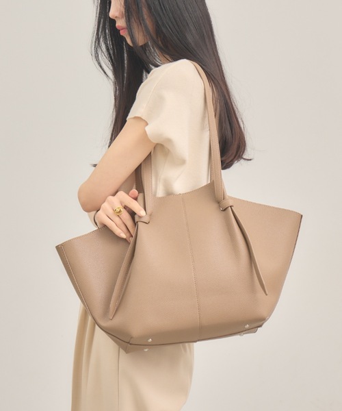 NEUNA（ヌナ）の「【ポーチ付き！】ノットフェイクレザーバッグ（トートバッグ・レディース・モカ/ブラック/アイボリー・FREE）」の4枚目の写真