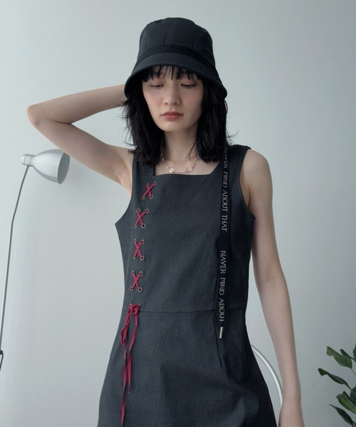 VACANCY（ヴァカンシー）の「レースアップ2wayチャイナワンピース（ワンピース・レディース・ブラック/レッド・LARGE/MEDIUM）」の2枚目の写真