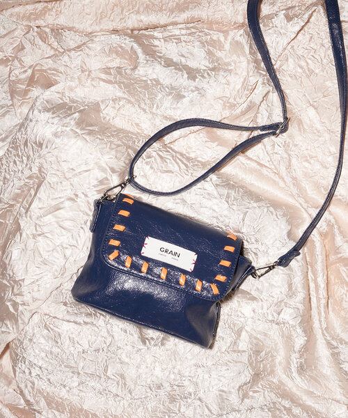 GRAIN(グレイン)の「【GRAIN/グレイン】ヴィンテージステッチミニショルダーバッグ(ショルダーバッグ・レディース・ブラウン/ネイビー/レッド/ブラック/ピンク/ホワイト/カーキ・FREE)」の1枚目の写真