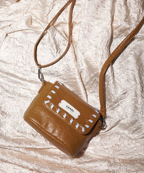 GRAIN(グレイン)の「【GRAIN/グレイン】ヴィンテージステッチミニショルダーバッグ(ショルダーバッグ・レディース・ブラウン/ネイビー/レッド/ブラック/ピンク/ホワイト/カーキ・FREE)」の4枚目の写真