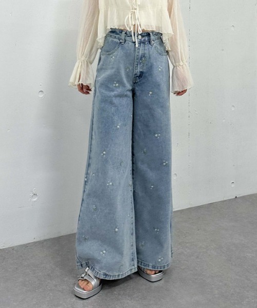 archives（アルシーヴ）の「花柄刺繍ワイドデニム（デニムパンツ・レディース・ブラック/ブルー・SMALL/MEDIUM）」の8枚目の写真